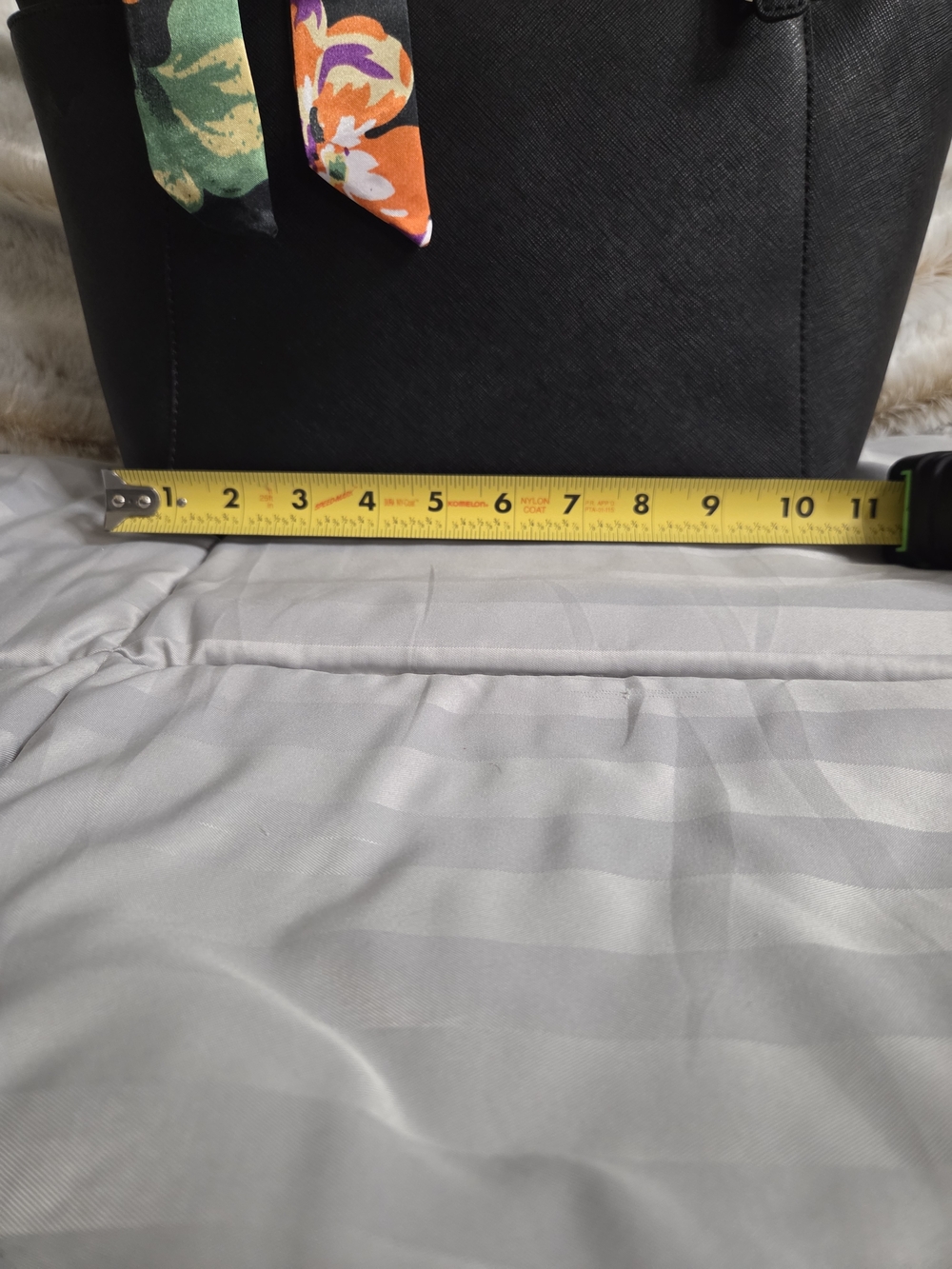 Michael Kors Charlotte Large Top Zip Tote - Picture 13 of 16